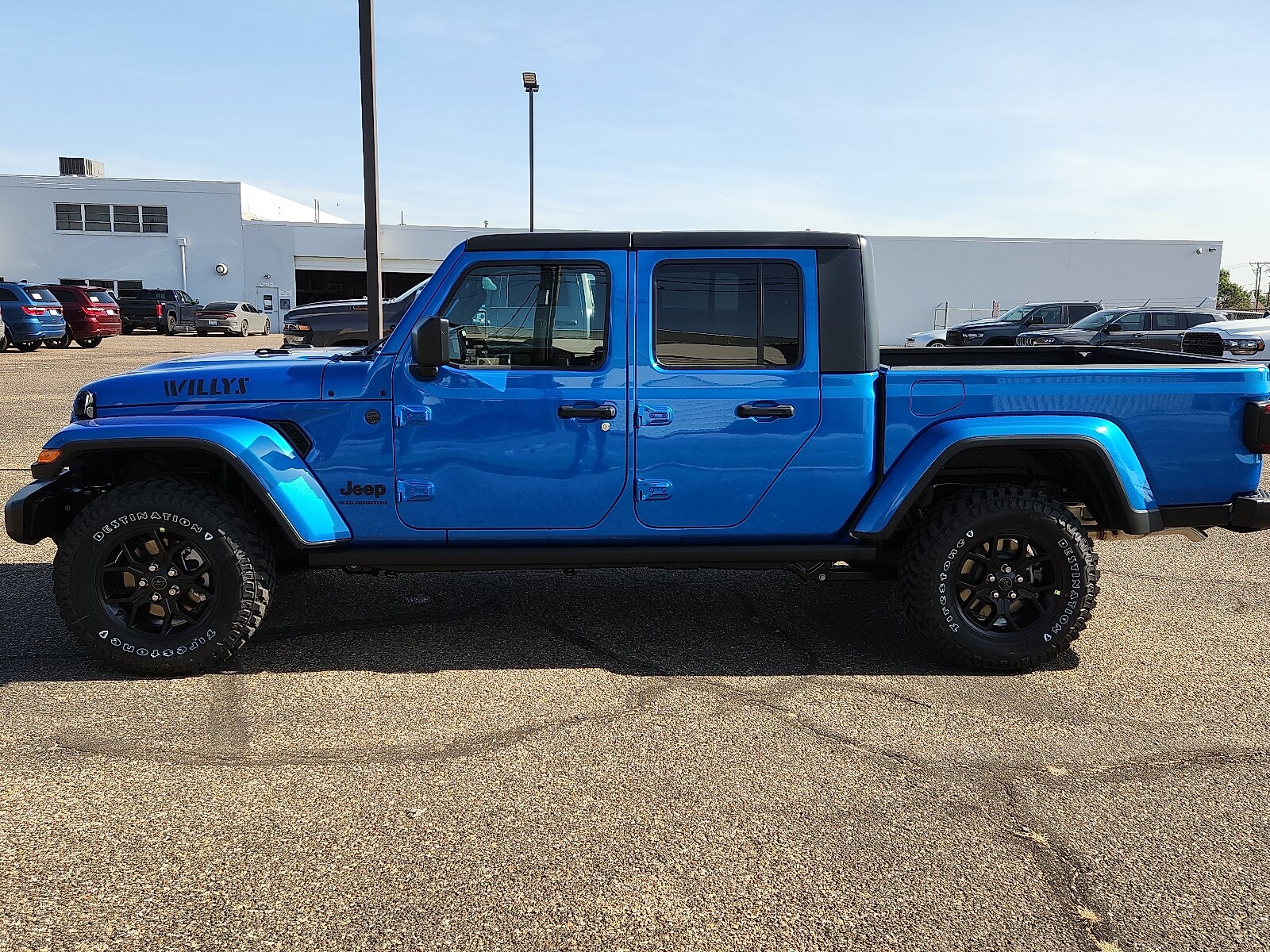 2025 Jeep Gladiator Willys photo 2