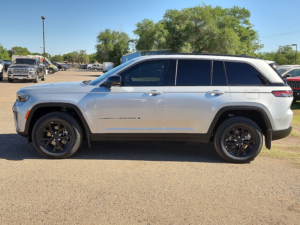 New 2026 Jeep Grand Cherokee LAREDO ALTITUDE 4X4 Sport Utility