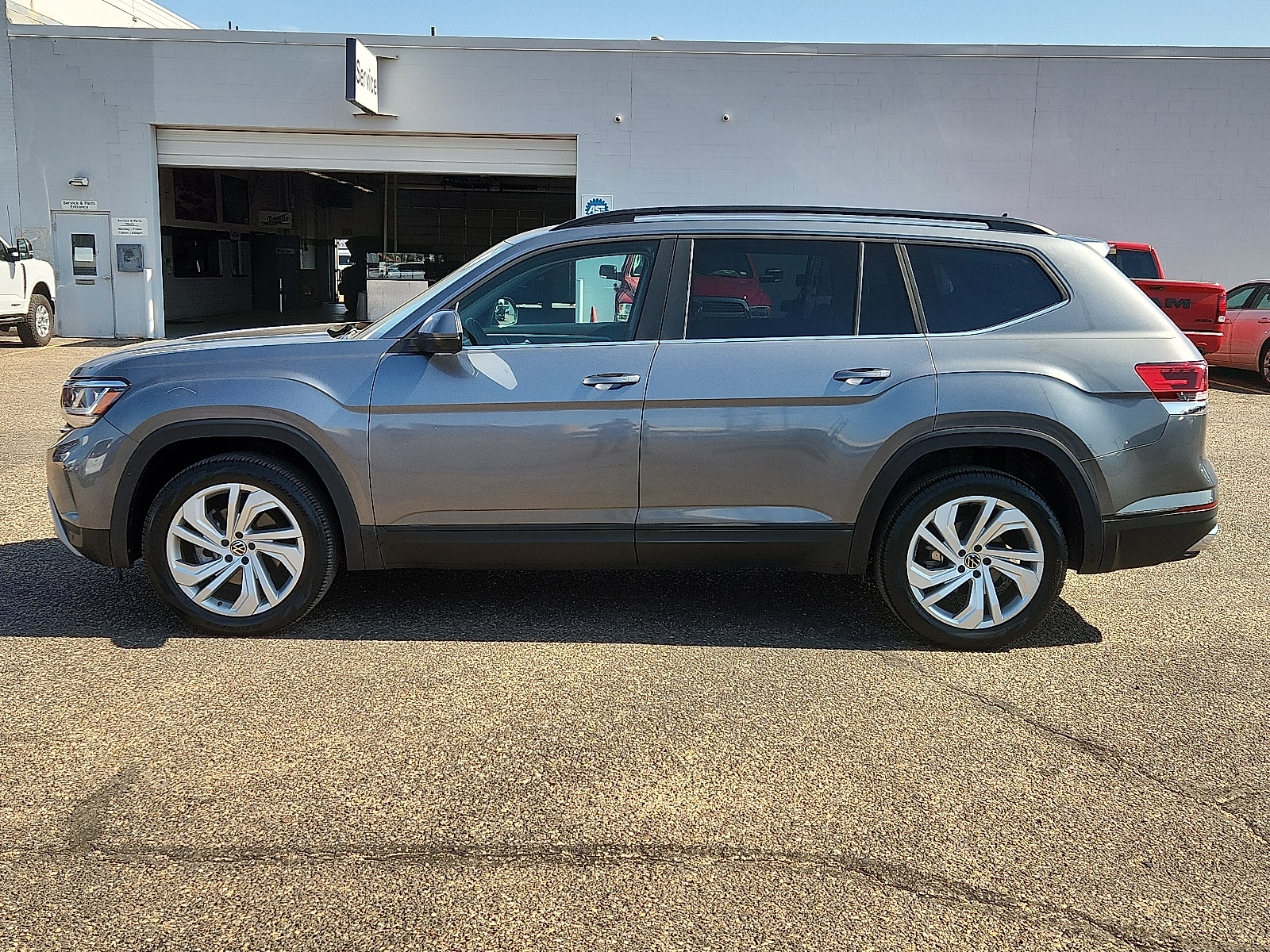 Used 2021 Volkswagen Atlas SE w/Tech with VIN 1V2WR2CA0MC540242 for sale in Lubbock, TX