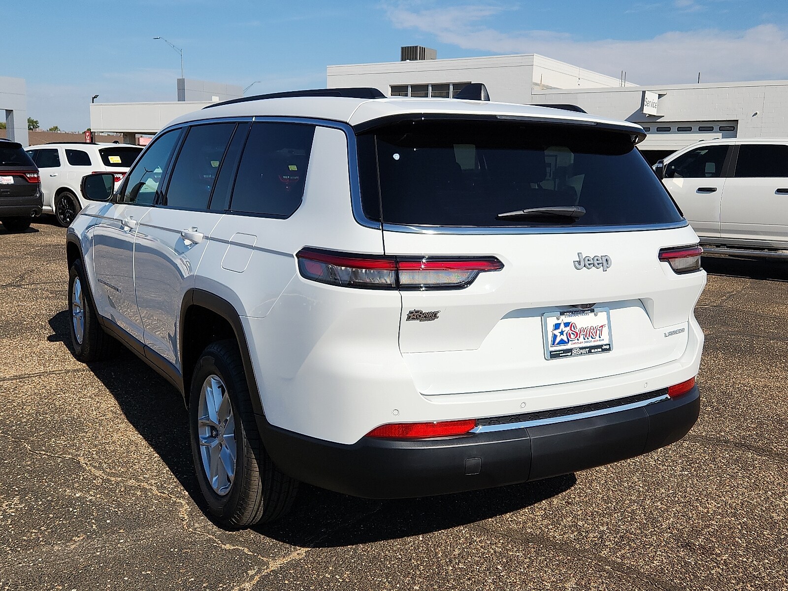 2025 Jeep Grand Cherokee Laredo photo 3