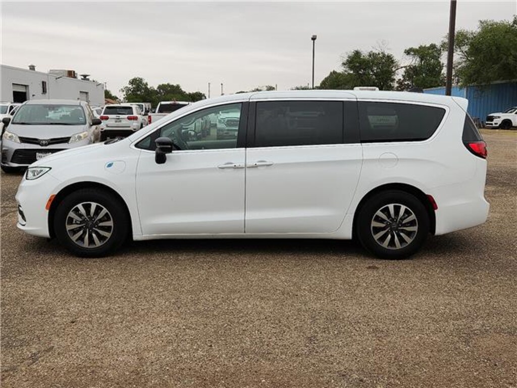 Used 2024 Chrysler Pacifica Hybrid Select Front-Wheel Drive Passenger Van