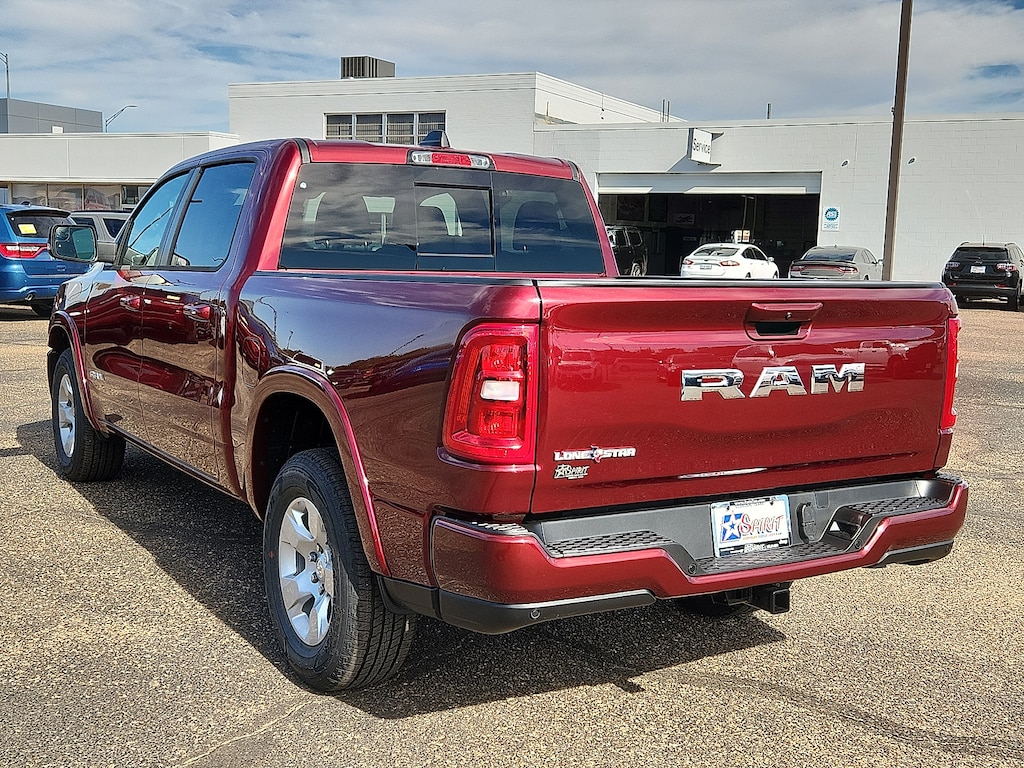 New 2025 Ram 1500 LONE STAR CREW CAB 4X2 5'7 BOX Pickup