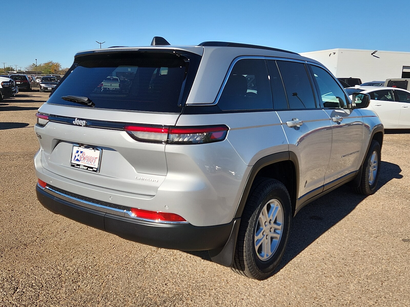 2025 Jeep Grand Cherokee Laredo photo 4