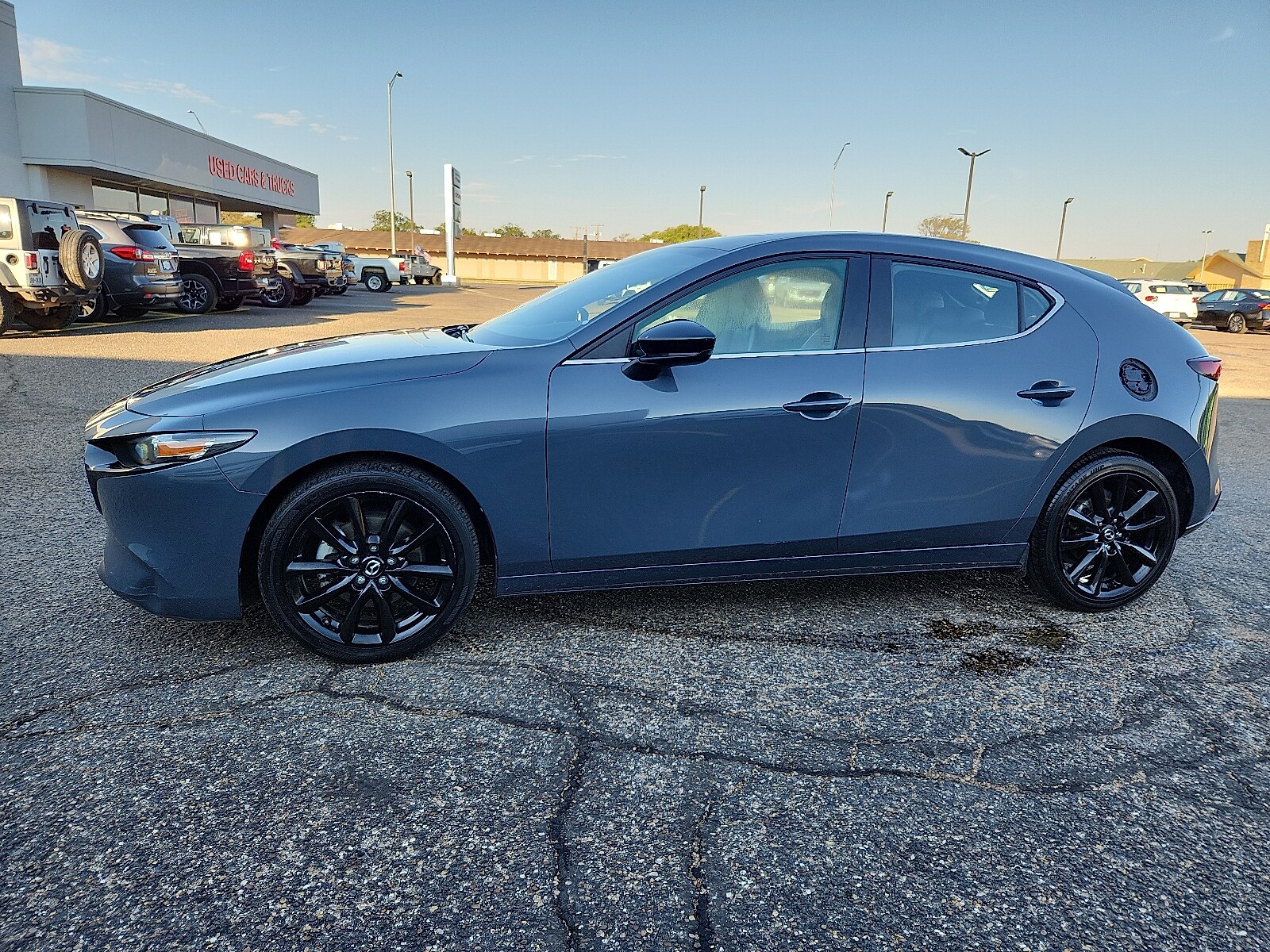 2024 Mazda Mazda3 2.5 s Carbon Hatchback photo 2