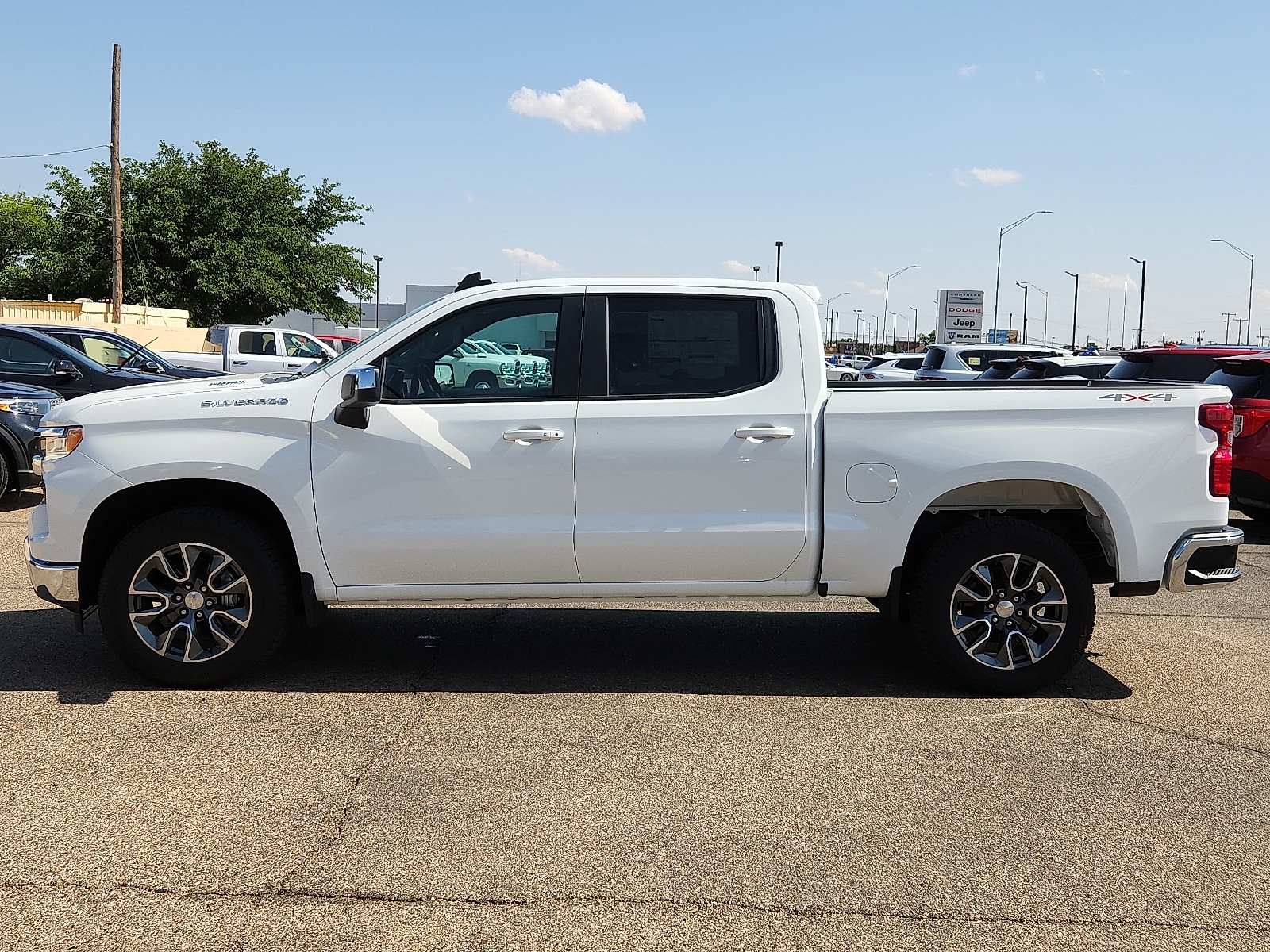 Used 2024 Chevrolet Silverado 1500 LT with VIN 3GCPDKEK6RG452116 for sale in Lubbock, TX
