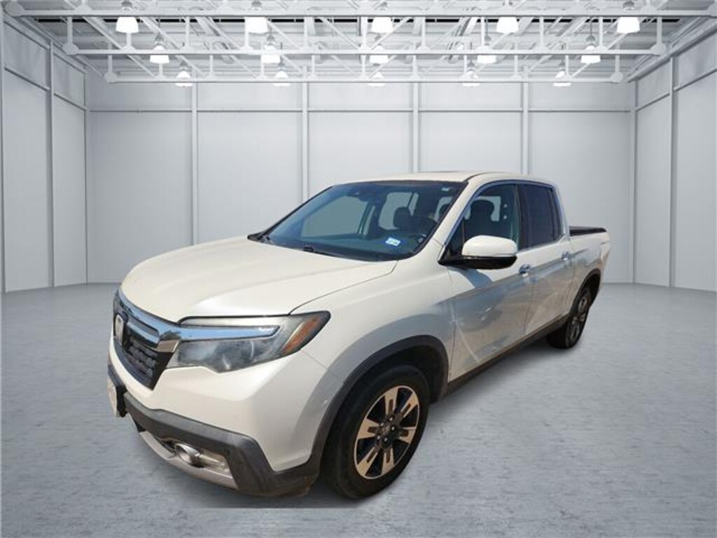 Used 2017 Honda Ridgeline RTL-E All-Wheel Drive Crew Cab 5.3 ft. box 125.2 i
