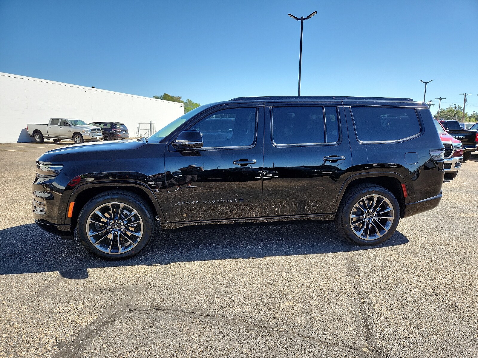2024 Jeep Grand Wagoneer Obsidian photo 2