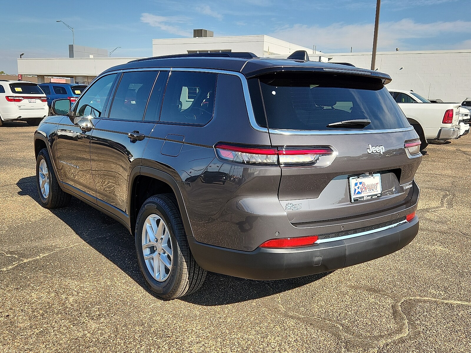 2025 Jeep Grand Cherokee Laredo photo 3