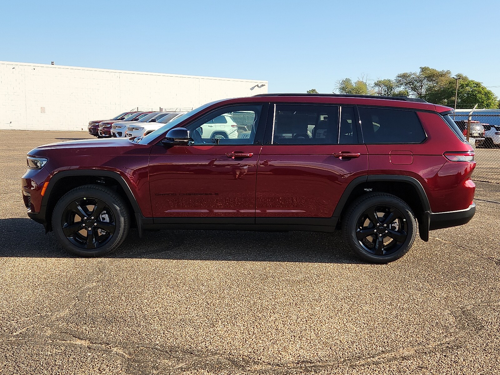 2025 Jeep Grand Cherokee Limited photo 2