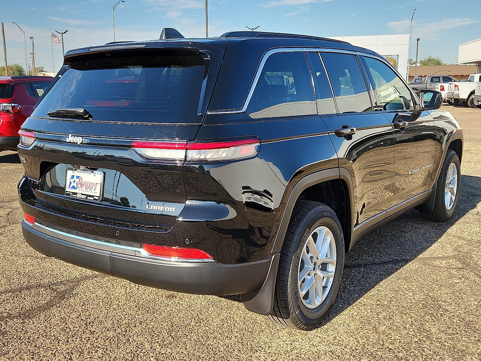 2025 Jeep Grand Cherokee Laredo photo 3
