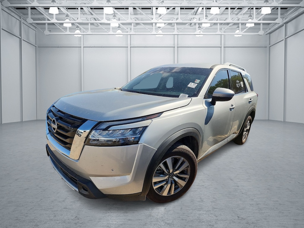 Used 2025 Nissan Pathfinder SL Front-Wheel Drive
