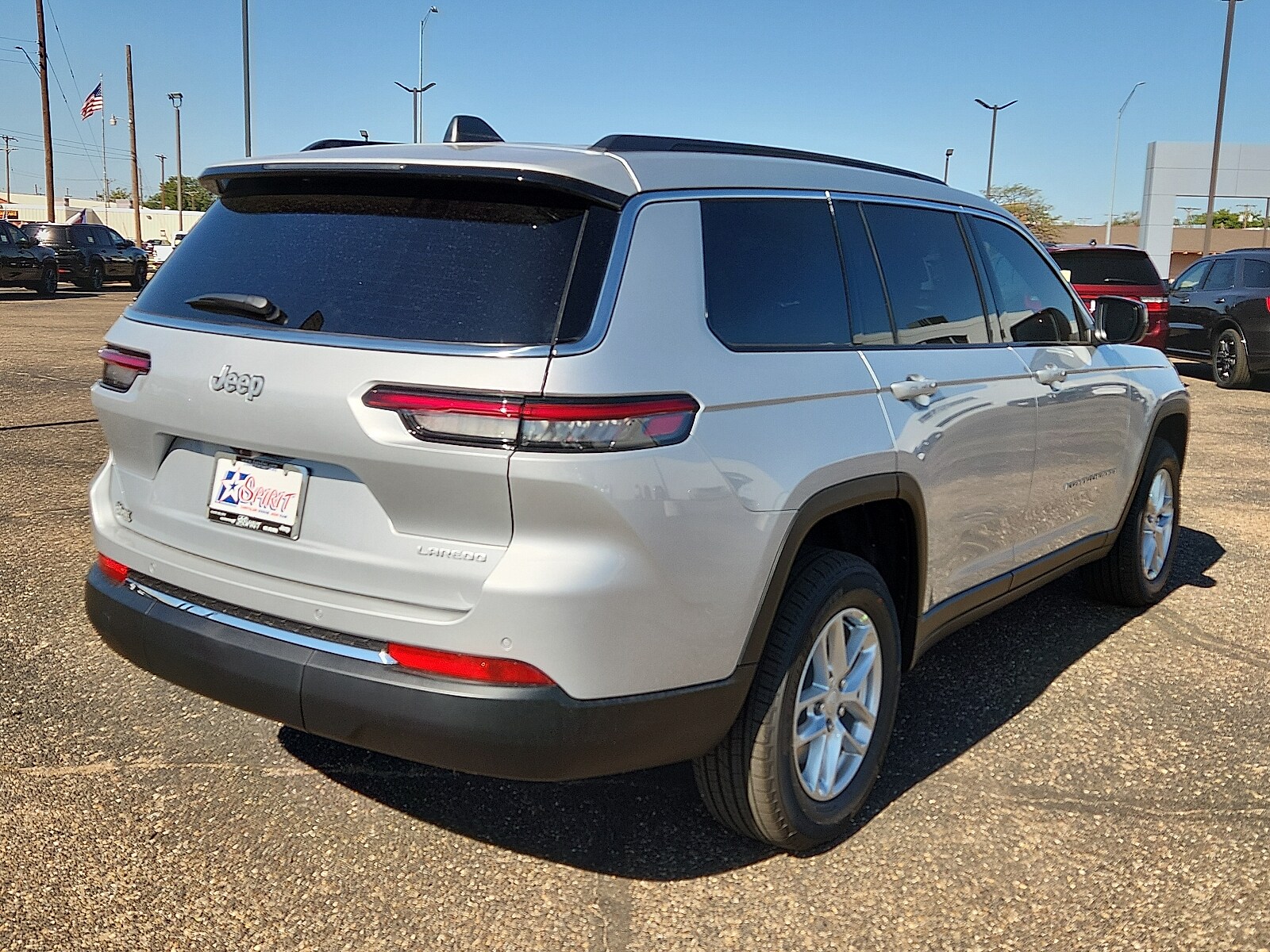 2025 Jeep Grand Cherokee Laredo photo 4