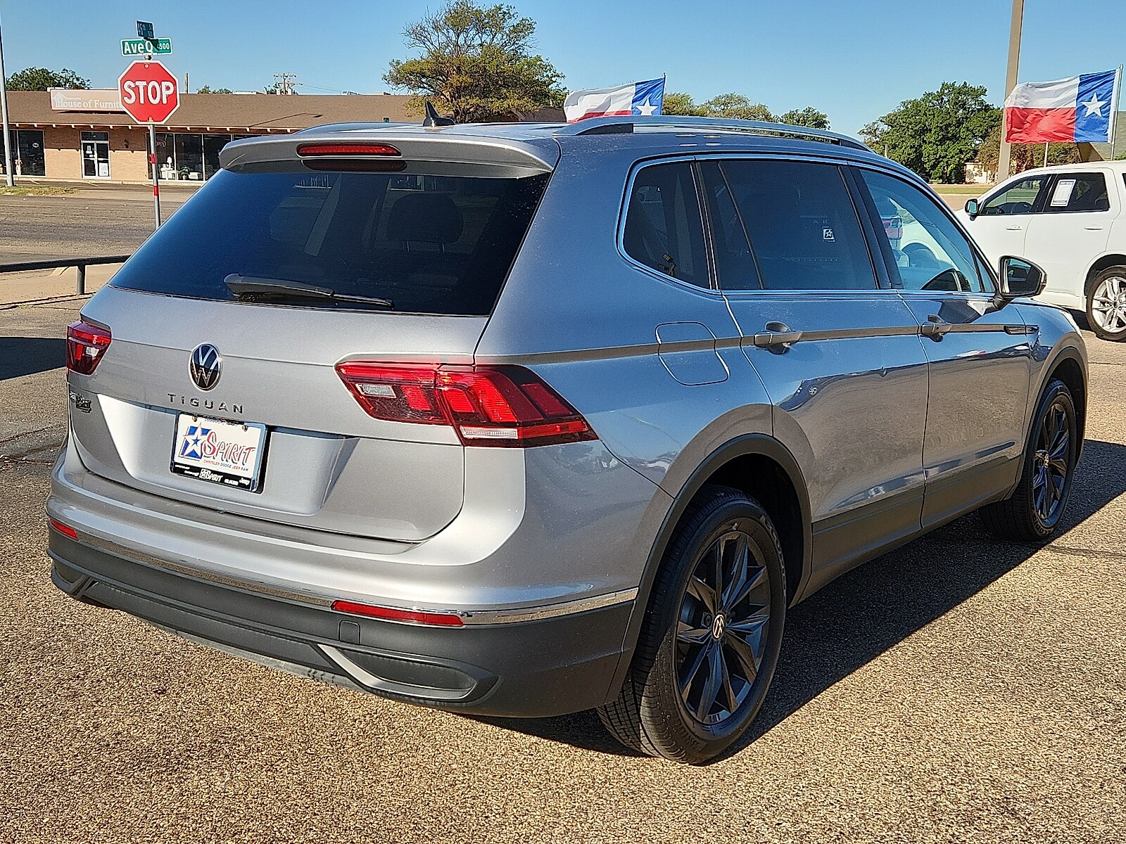 2024 Volkswagen Tiguan SE Wolfsburg Edition photo 3