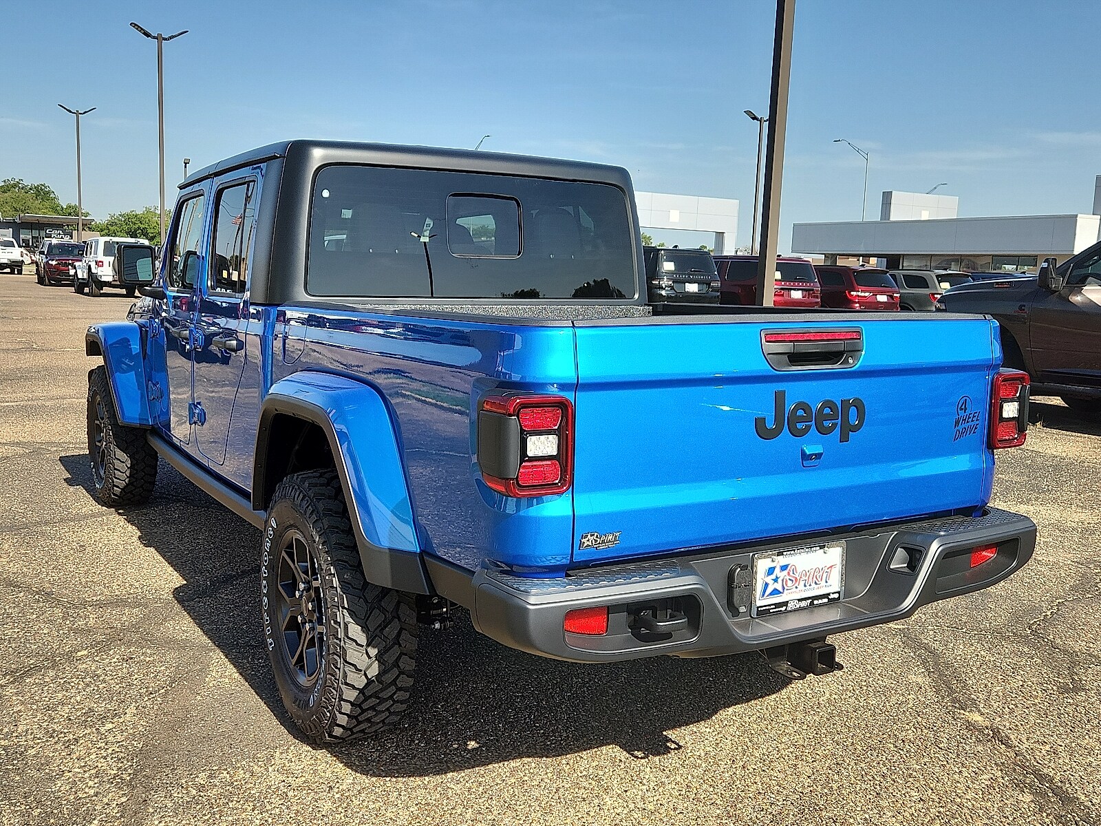 2025 Jeep Gladiator Willys photo 3