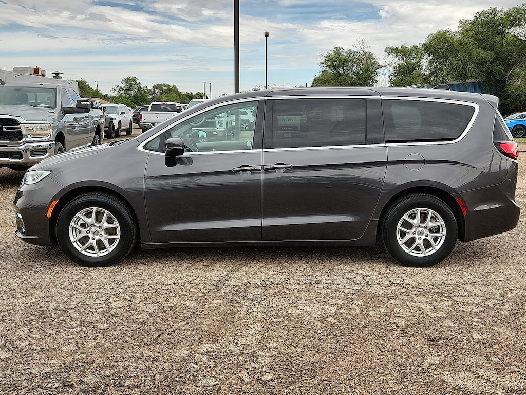 Used 2023 Chrysler Pacifica Touring L Front-Wheel Drive Passenger Van