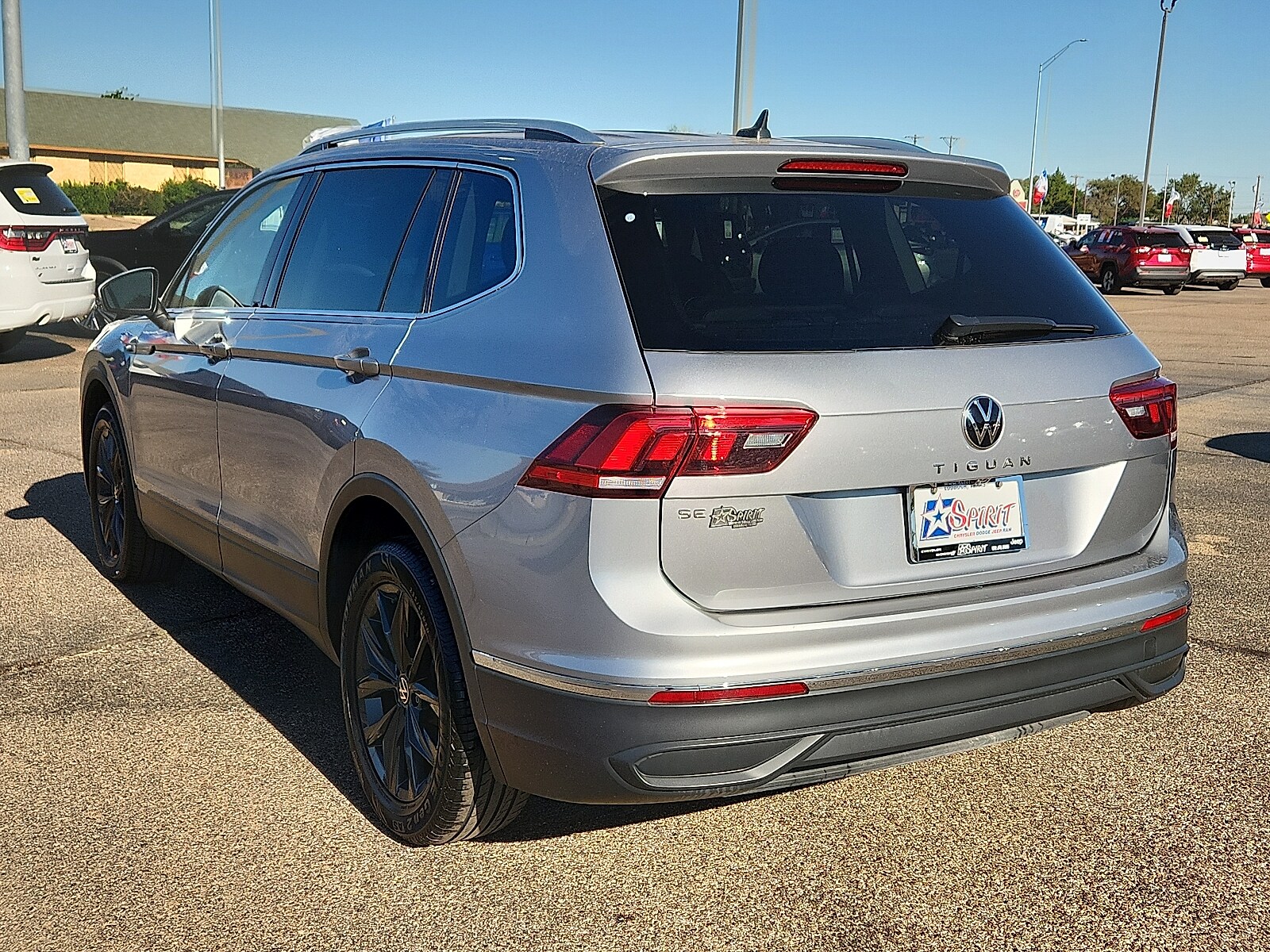 2024 Volkswagen Tiguan SE Wolfsburg Edition photo 2