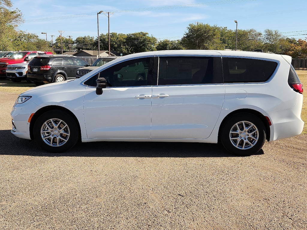 New 2026 Chrysler Pacifica SELECT Passenger Van