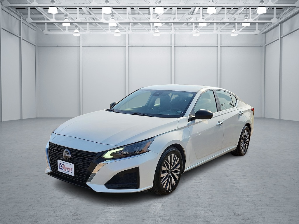 Used 2024 Nissan Altima 2.5 SV