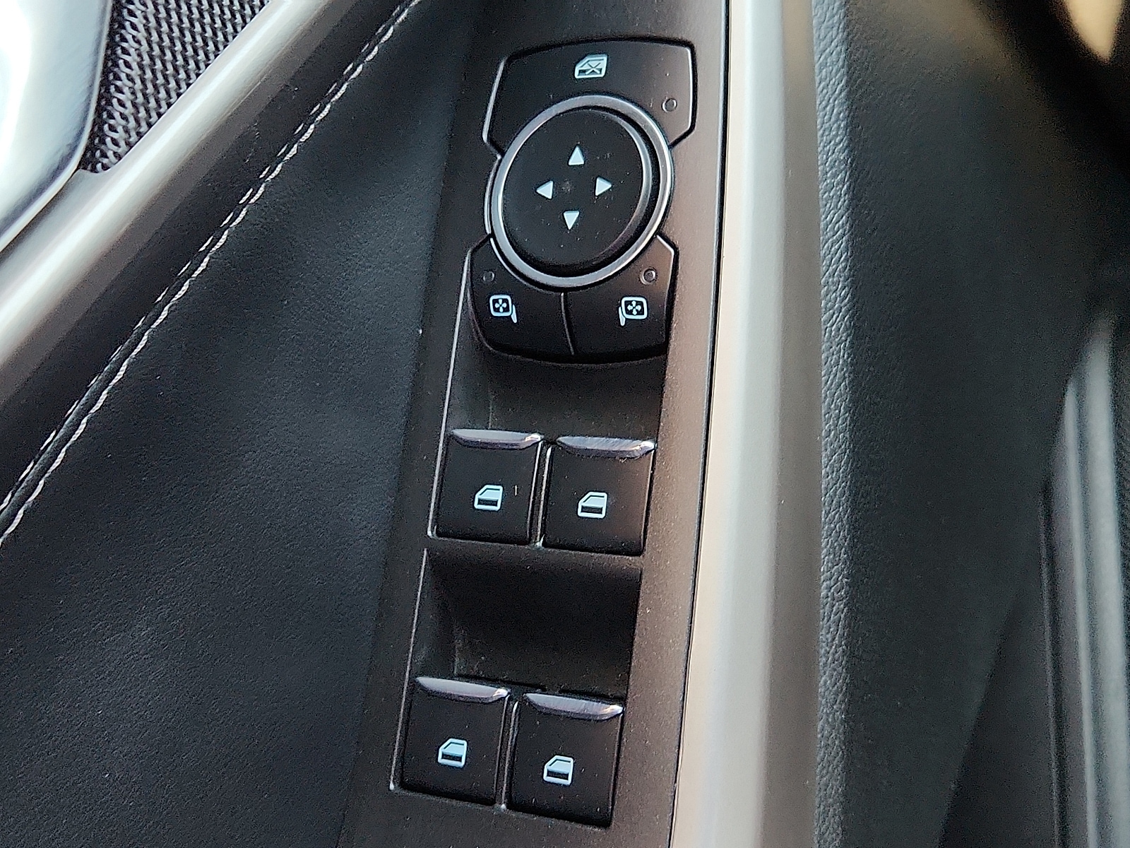 2023 Ford Explorer XLT - Photo 16