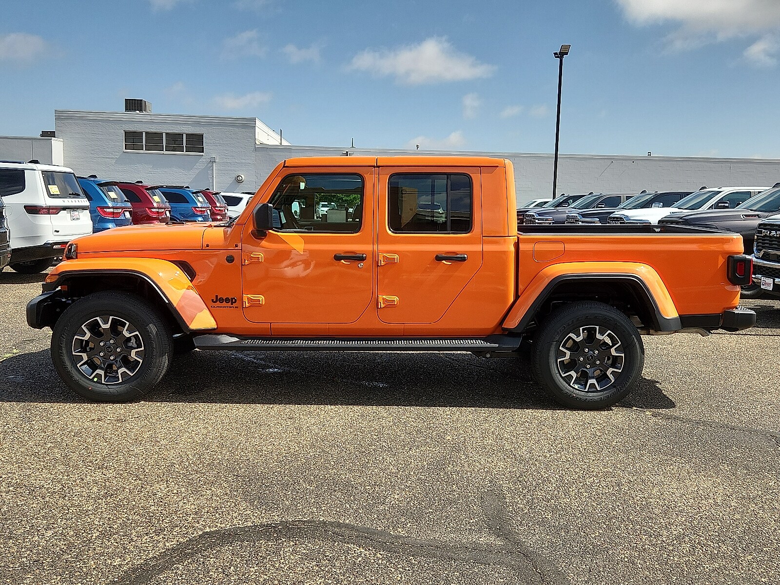 2025 Jeep Gladiator Sport S photo 2