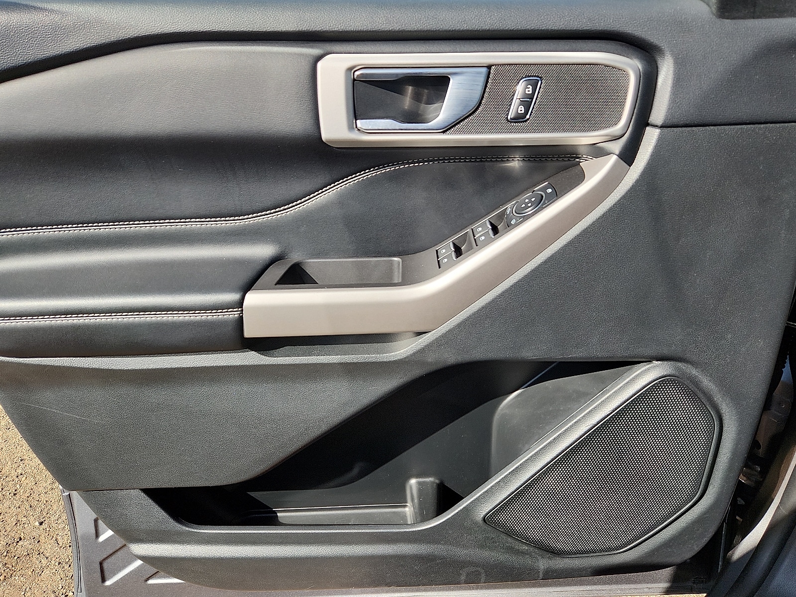 2023 Ford Explorer XLT - Photo 13
