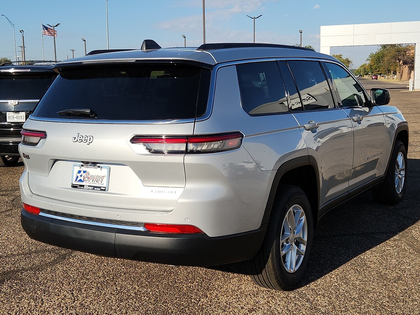 2025 Jeep Grand Cherokee Laredo photo 3