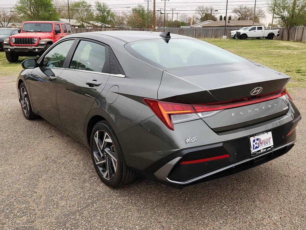 Used 2024 Hyundai Elantra Limited (IVT) Sedan