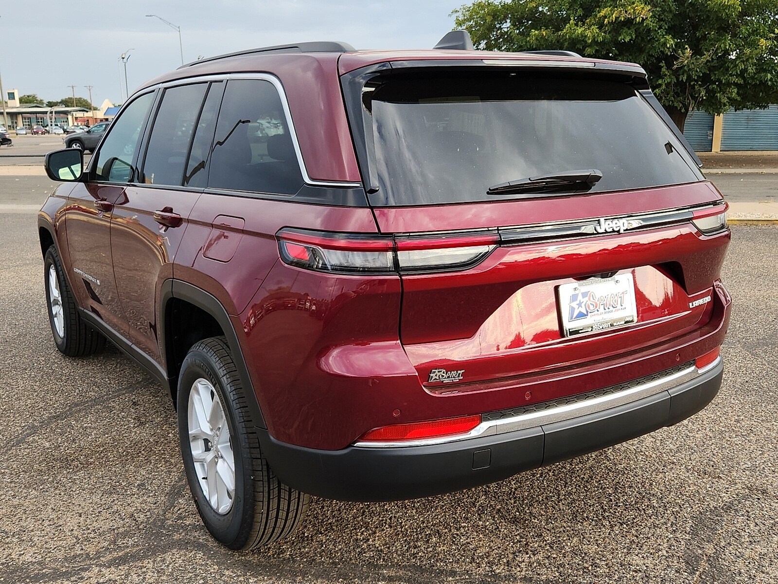 2025 Jeep Grand Cherokee Laredo photo 3