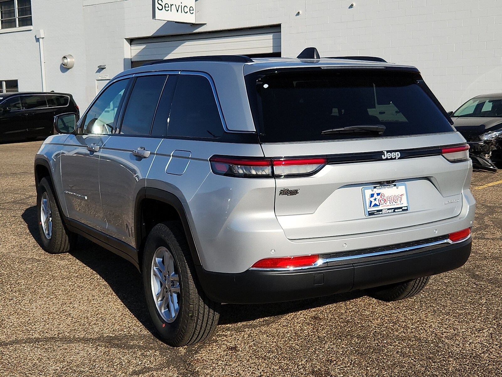 2025 Jeep Grand Cherokee Laredo photo 2