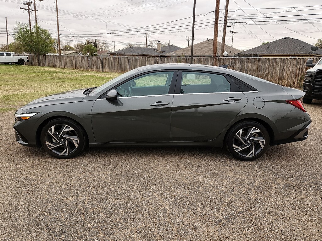 Used 2024 Hyundai Elantra Limited (IVT) Sedan