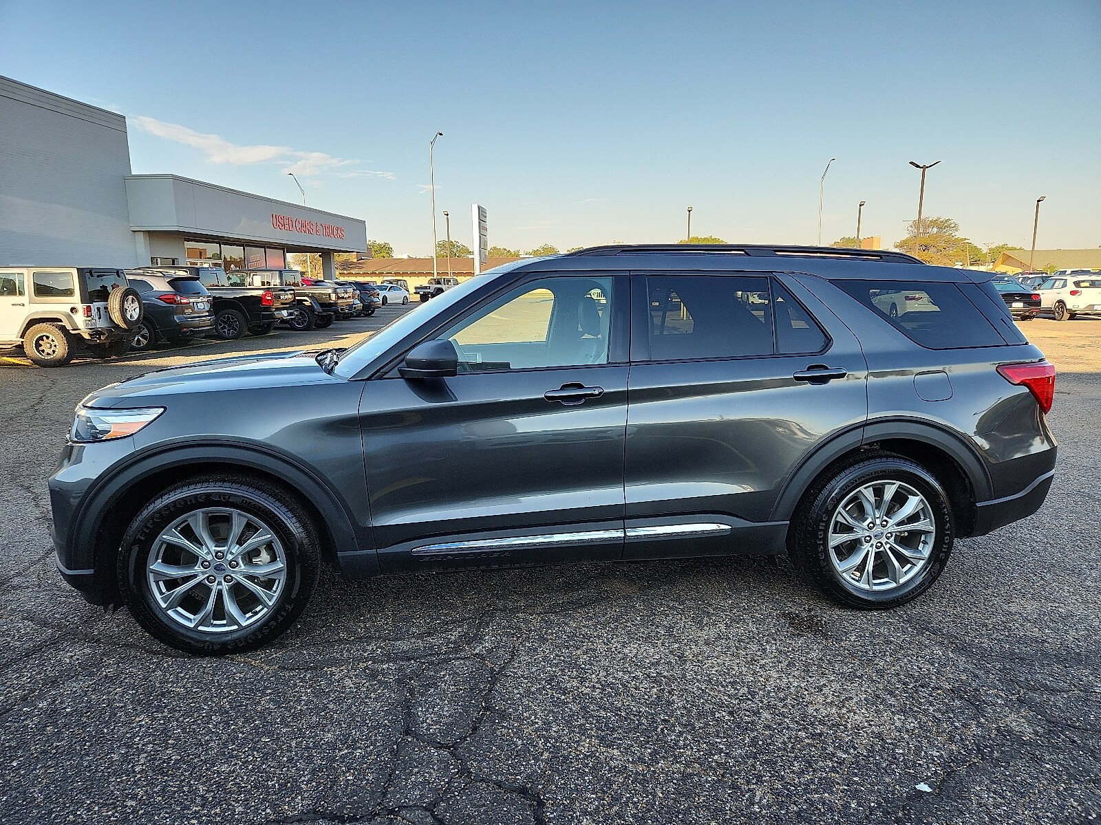 2020 Ford Explorer XLT photo 2