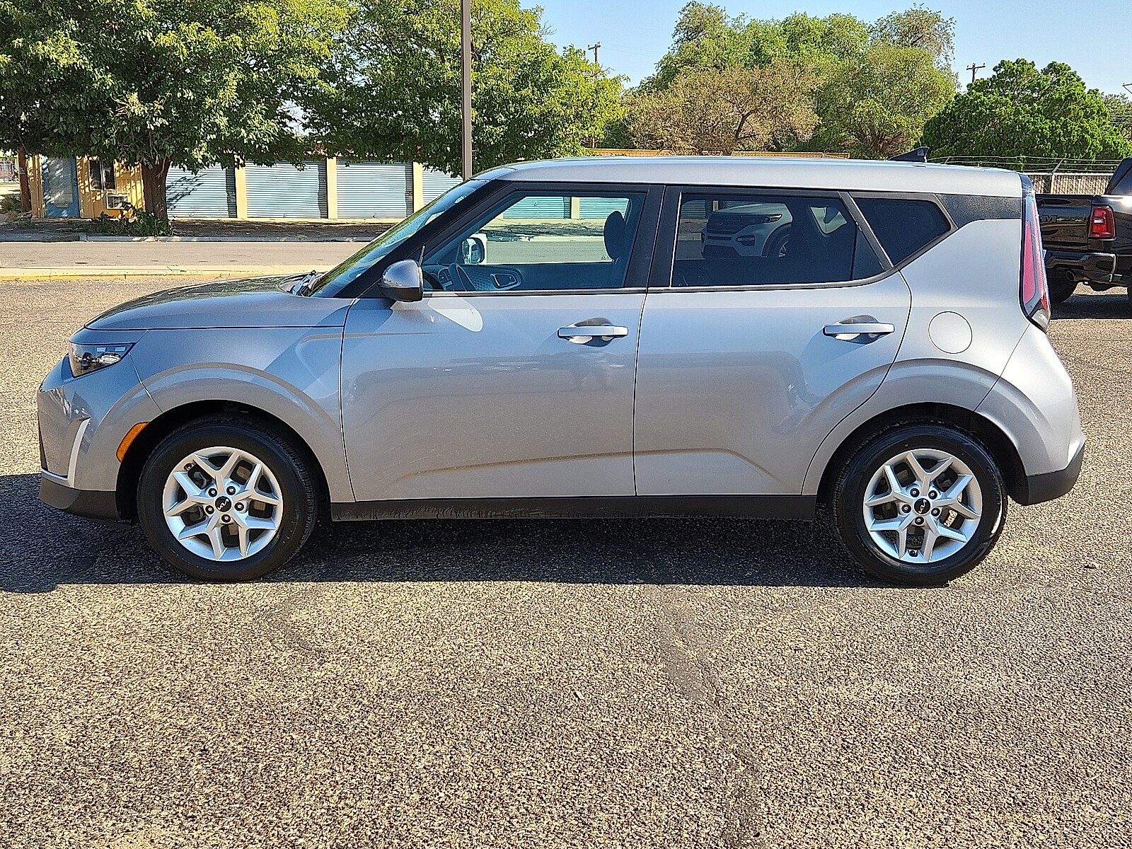 2023 Kia Soul LX photo 2