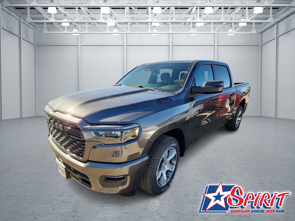 New 2026 Ram 1500 EXPRESS CREW CAB 4X2 5'7 BOX Pickup