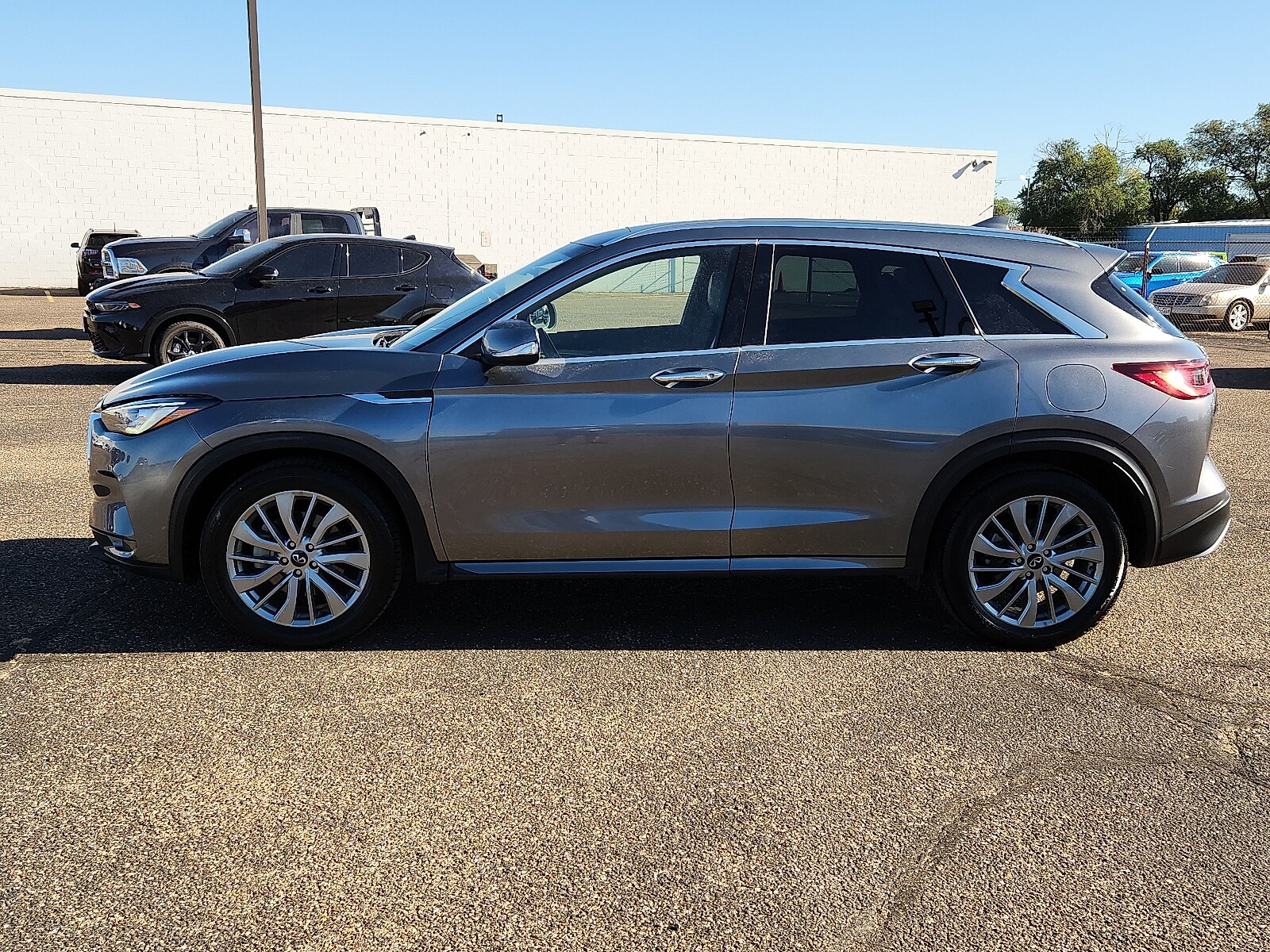 2024 Infiniti QX50 Luxe photo 2