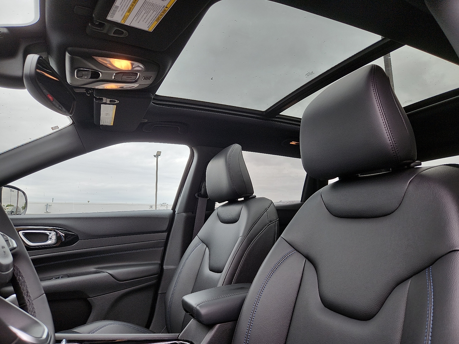2025 Jeep Compass Limited - Photo 13
