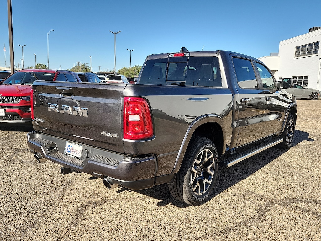 New 2026 Ram 1500 LARAMIE CREW CAB 4X4 5'7 BOX Pickup
