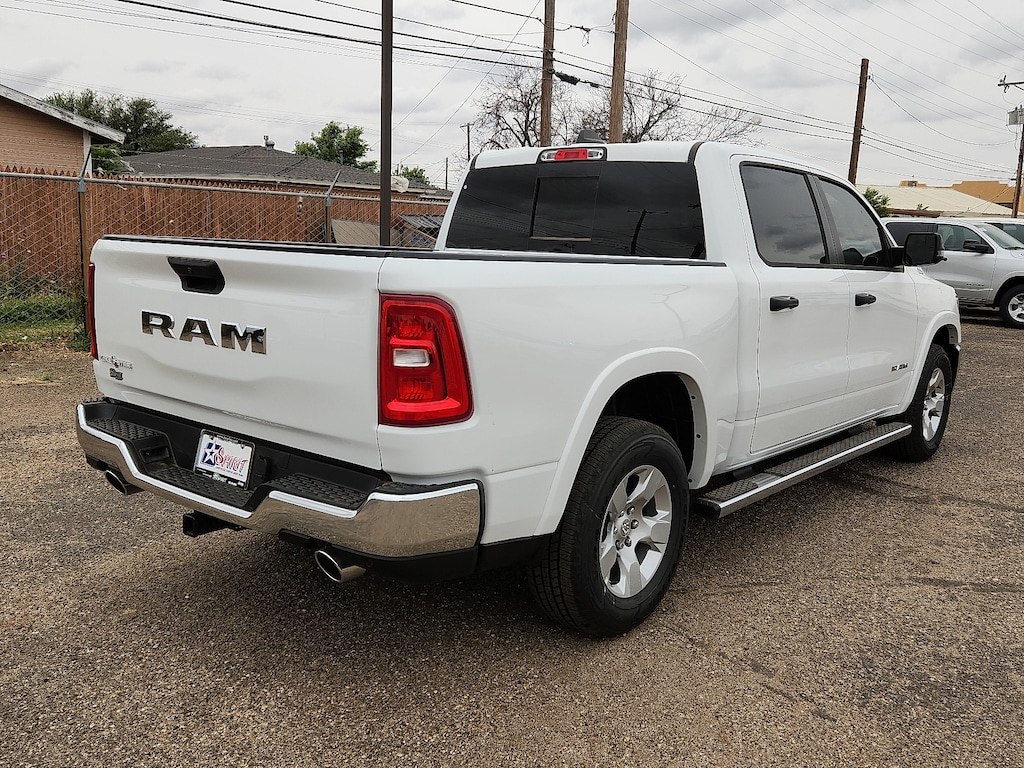 New 2026 Ram 1500 LONE STAR CREW CAB 4X2 5'7 BOX Pickup