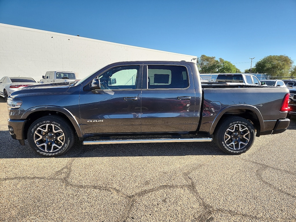 New 2026 Ram 1500 LARAMIE CREW CAB 4X4 5'7 BOX Pickup