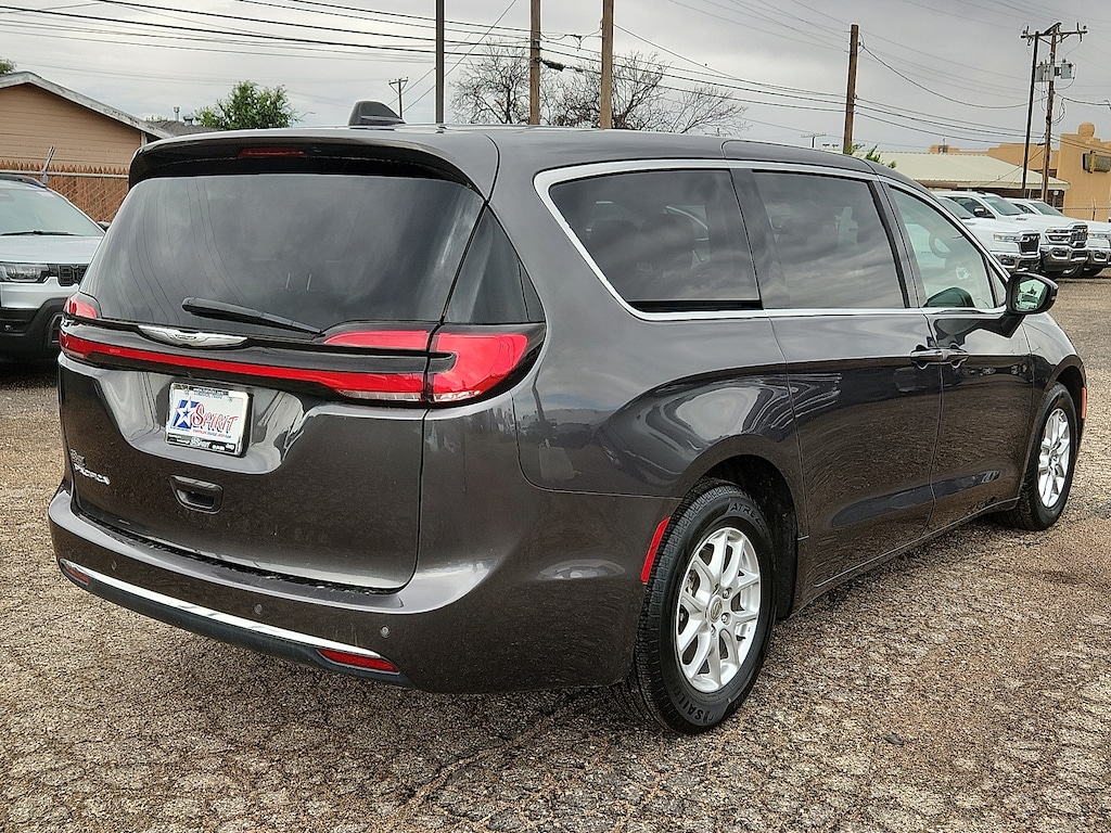 Used 2023 Chrysler Pacifica Touring L Front-Wheel Drive Passenger Van