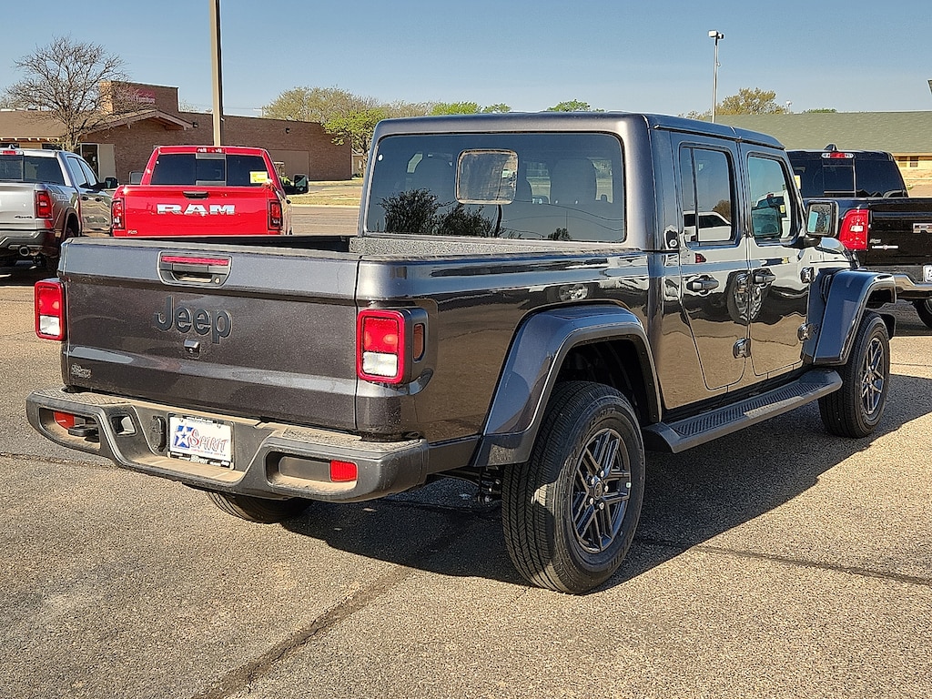 New 2026 Jeep Gladiator SPORT S 4X4 Pickup