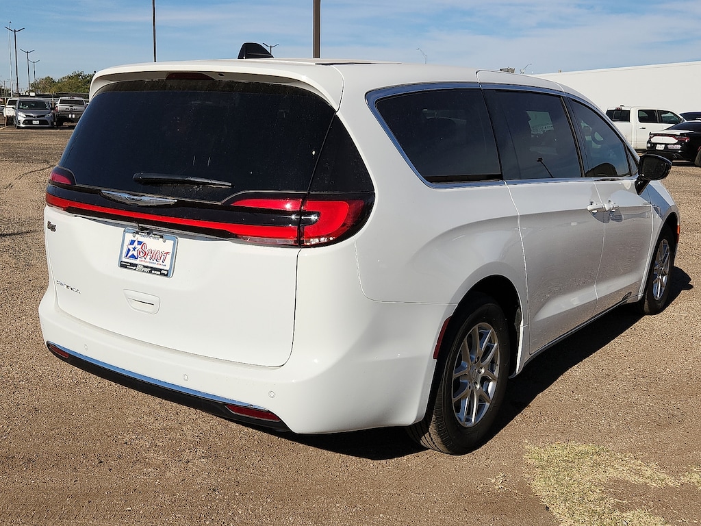 New 2026 Chrysler Pacifica SELECT Passenger Van