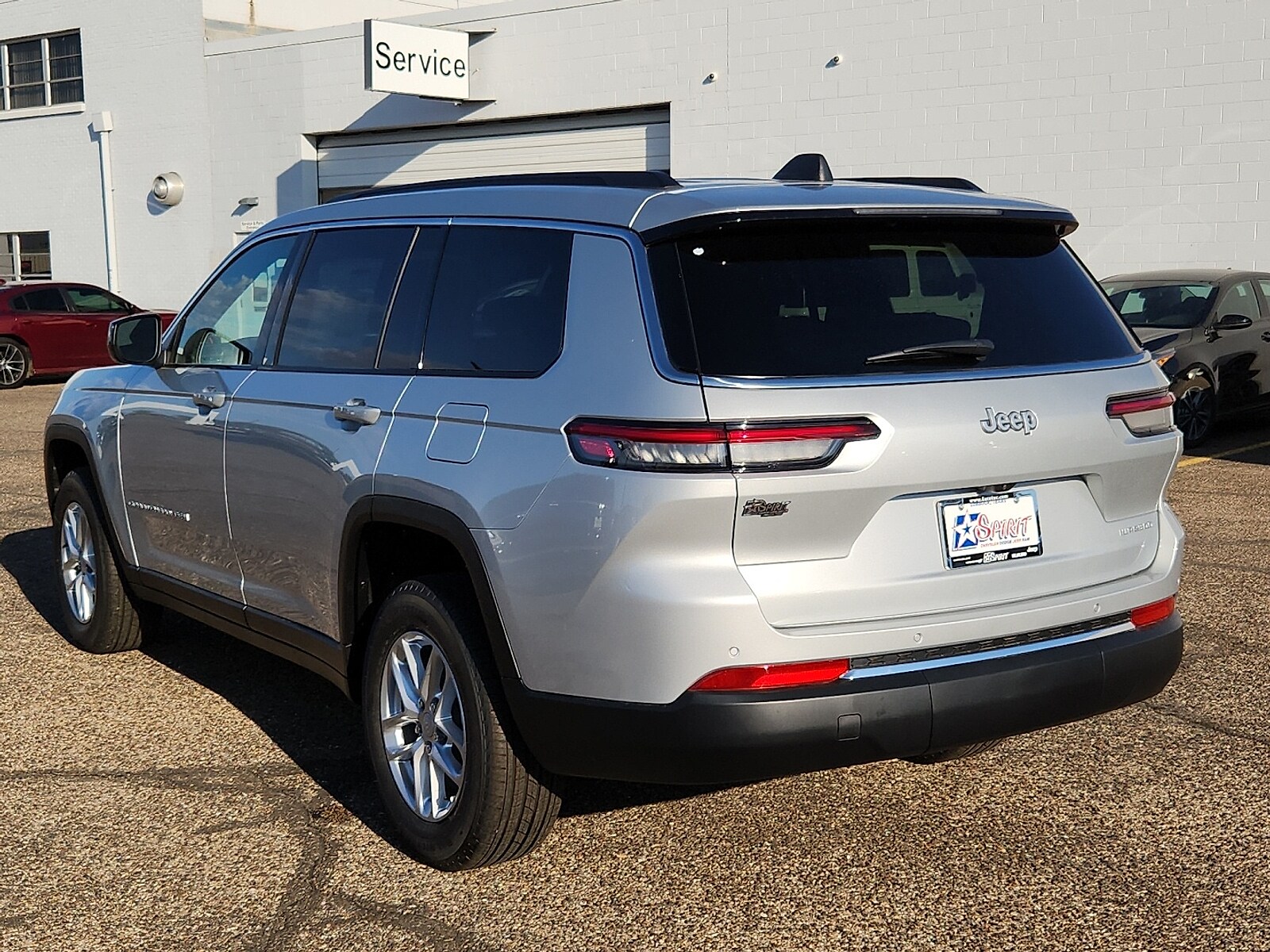 2025 Jeep Grand Cherokee Laredo photo 2