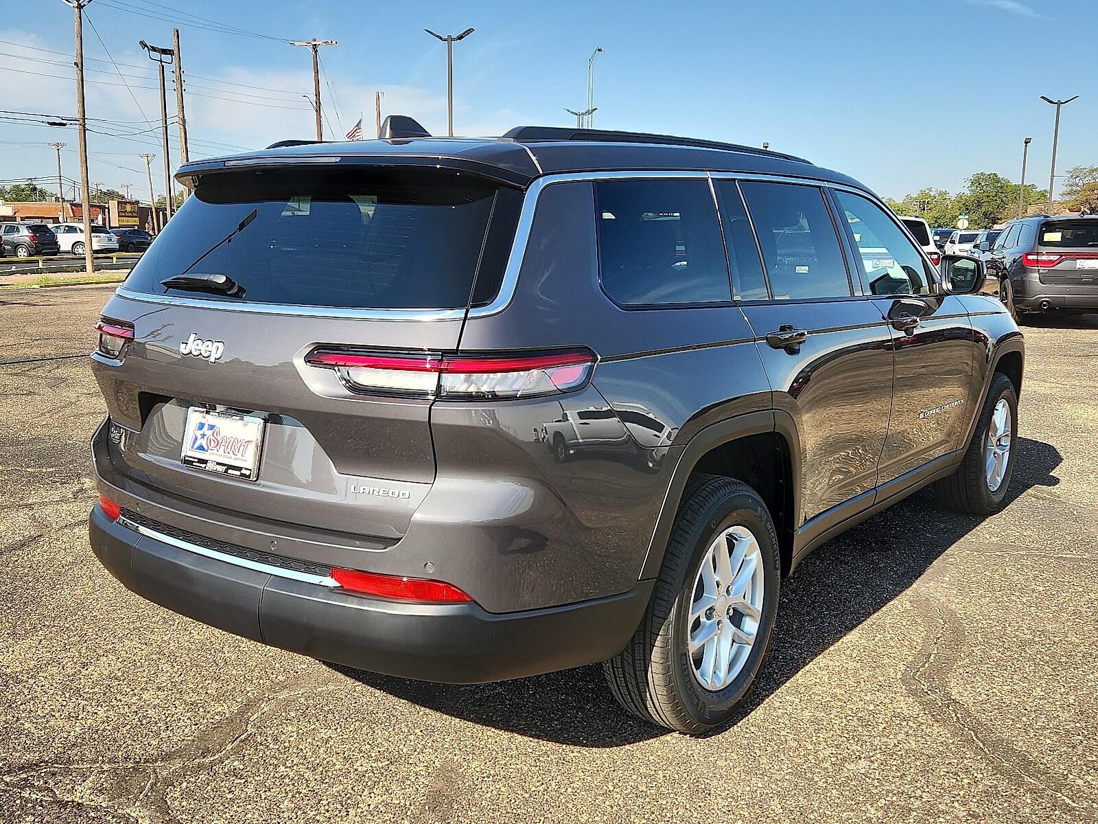 2025 Jeep Grand Cherokee Laredo photo 4