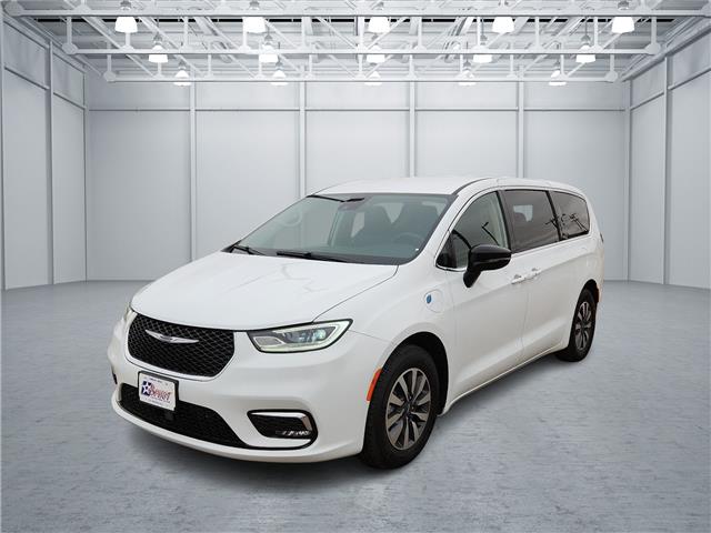 2024 Chrysler Pacifica Hybrid Select PHEV's photo