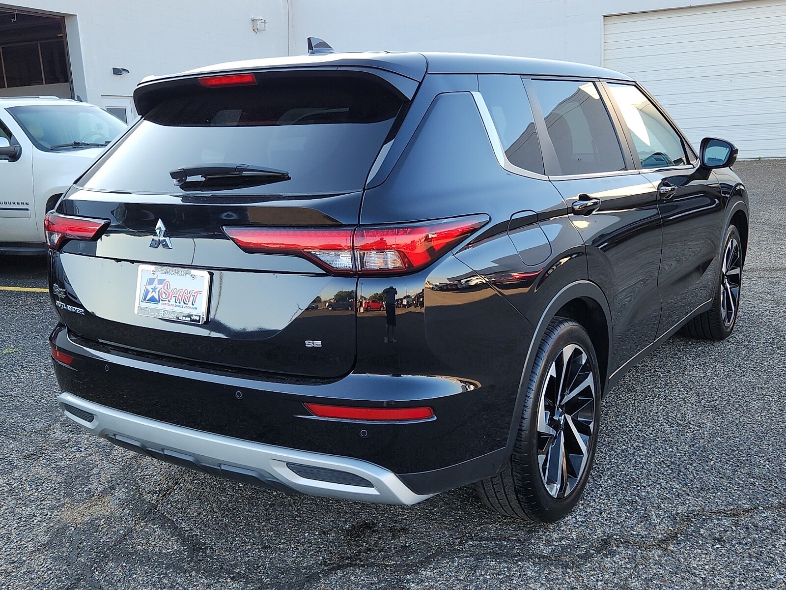 2024 Mitsubishi Outlander SE Black Edition photo 4