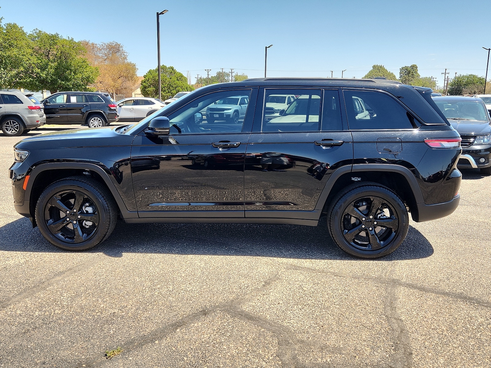 Used 2023 Jeep Grand Cherokee Limited with VIN 1C4RJGBG7PC563921 for sale in Lubbock, TX