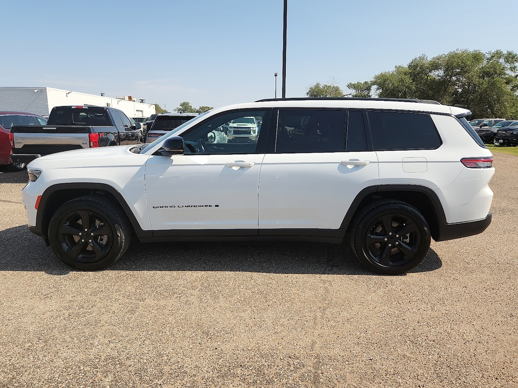 Used 2023 Jeep Grand Cherokee L Altitude 4x4
