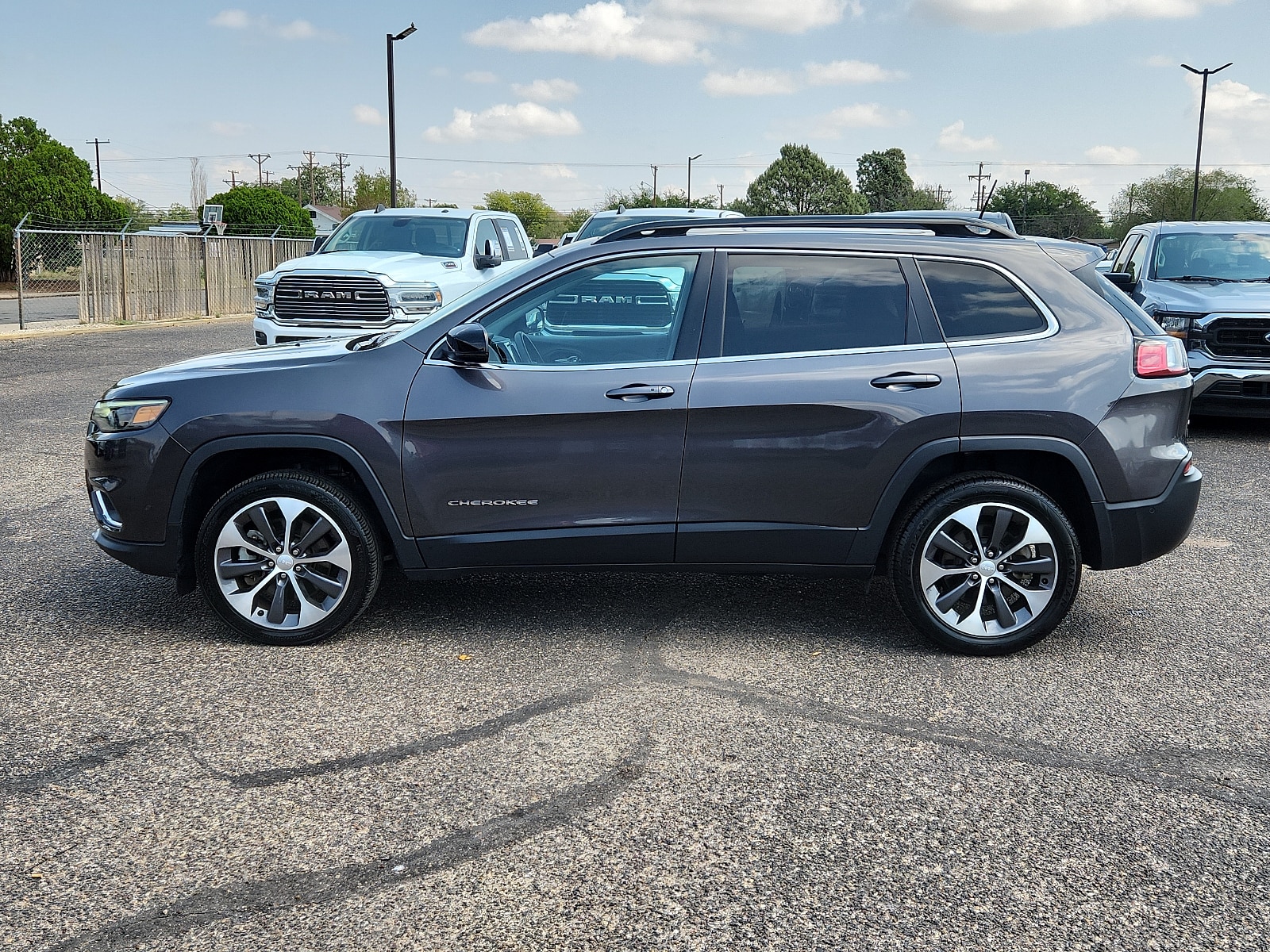 Used 2022 Jeep Cherokee Limited with VIN 1C4PJMDX7ND502613 for sale in Lubbock, TX