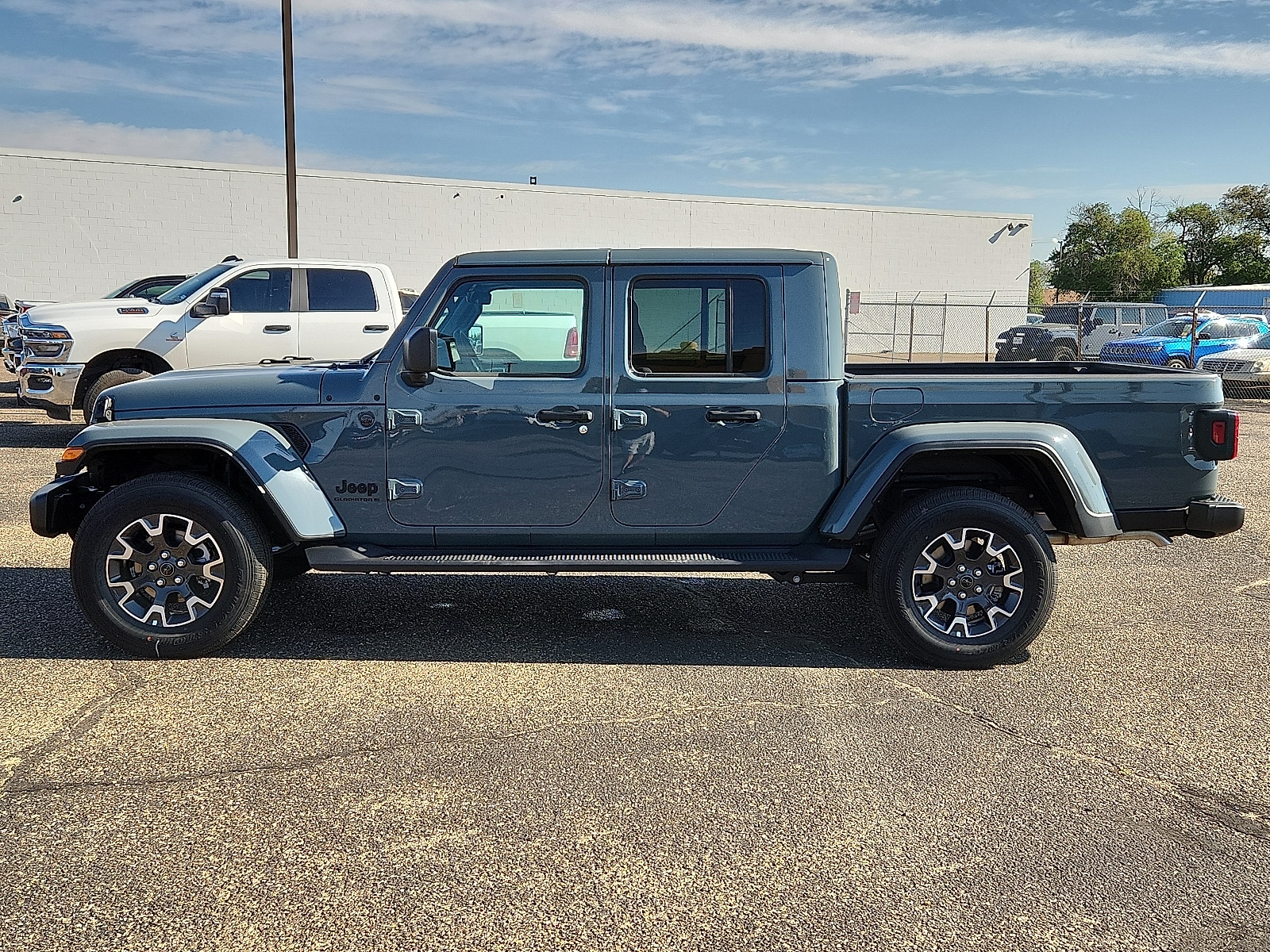 2025 Jeep Gladiator Sport S photo 2
