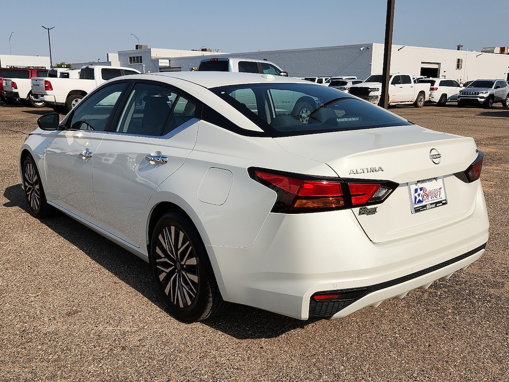 Used 2024 Nissan Altima 2.5 SV